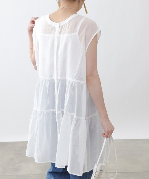 COLONY 2139（コロニートゥーワンスリーナイン）の「サステナブルシアー2WAYティアードブラウス（シャツ/ブラウス・レディース・ブラック/オフホワイト/イエロー・FREE）」の6枚目の写真