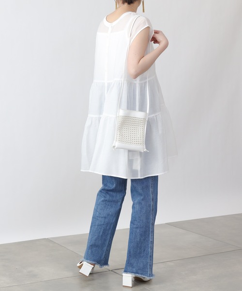 COLONY 2139（コロニートゥーワンスリーナイン）の「サステナブルシアー2WAYティアードブラウス（シャツ/ブラウス・レディース・ブラック/オフホワイト/イエロー・FREE）」の10枚目の写真