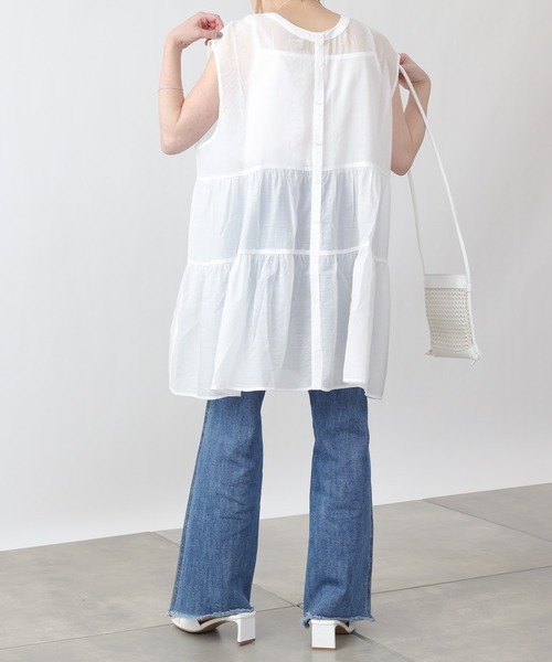 COLONY 2139（コロニートゥーワンスリーナイン）の「サステナブルシアー2WAYティアードブラウス（シャツ/ブラウス・レディース・ブラック/オフホワイト/イエロー・FREE）」の11枚目の写真