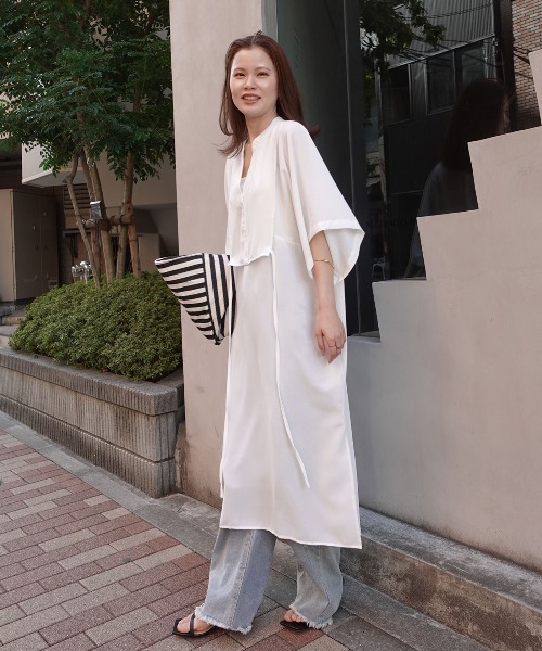 CORNERS(コーナーズ)の「スラブジョーゼットカフタンシャツワンピース(シャツワンピース・レディース・ホワイト/ブラック/グリーン/アイボリー/キャメル/ブルー/イエロー/オレンジ/チャコールグレー・M)」の16枚目の写真
