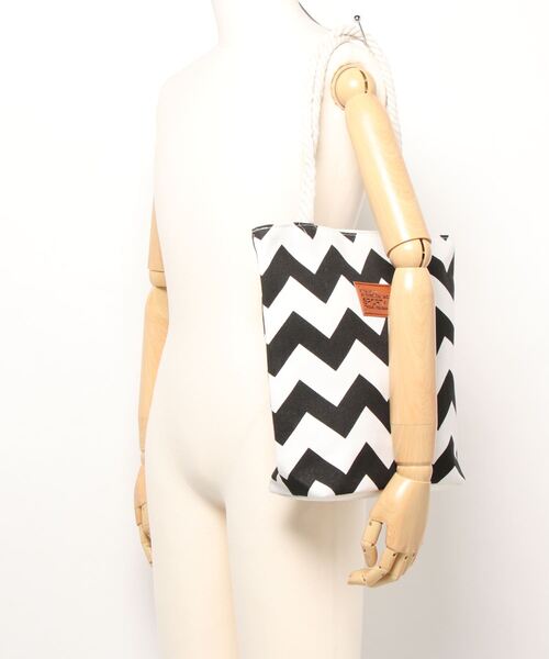 Anuenue（アヌエヌエ）の「ロープ紐マリンテイストトートバッグ（トートバッグ・レディース・ブラック/レッド/ブルー・FREE）」の9枚目の写真