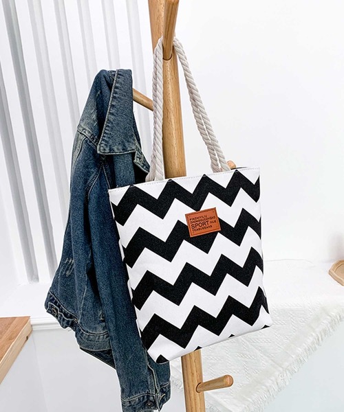 Anuenue（アヌエヌエ）の「ロープ紐マリンテイストトートバッグ（トートバッグ・レディース・ブラック/レッド/ブルー・FREE）」の2枚目の写真