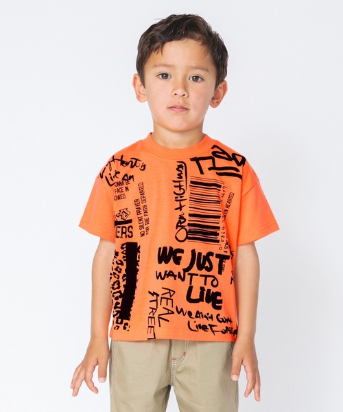 RADCHAP（ラッドチャップ）の「【RADCHAPプチプラ】落書きプリント蛍光カラーTシャツ（Tシャツ/カットソー・キッズ・ライム/オレンジ・130cm/90cm/150cm/100cm/110cm/120cm/140cm）」の2枚目の写真