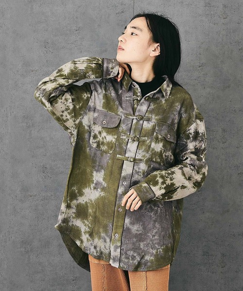 TOBILA(トビラ)の「綿タイダイ柄チャイナ釦ビッグシャツユニセックス(シャツ/ブラウス・レディース・イエロー/ネイビー/オレンジ・M)」の3枚目の写真