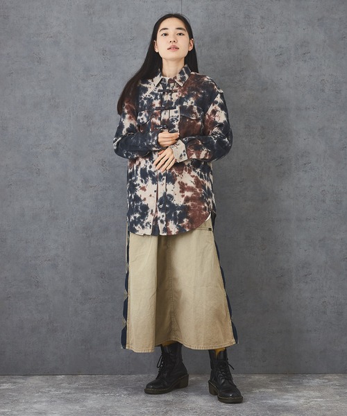 TOBILA(トビラ)の「綿タイダイ柄チャイナ釦ビッグシャツユニセックス(シャツ/ブラウス・レディース・イエロー/ネイビー/オレンジ・M)」の10枚目の写真