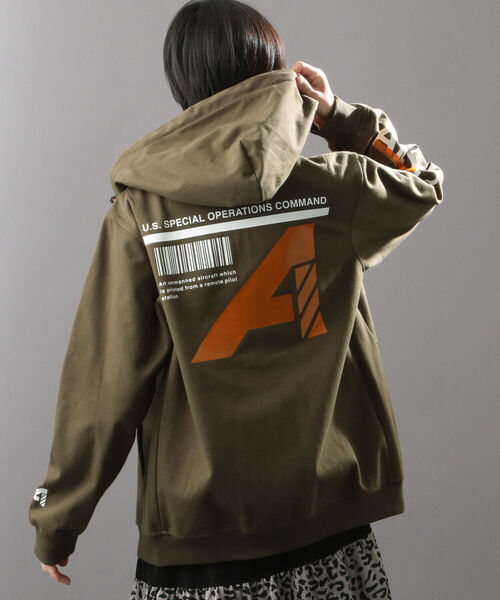 AVIREX(アヴィレックス)の「【AVIREX FLYER'S】ウィメンズ スウェット パーカー/ WOMEN'S L/S SWEAT PARKA/AF/アヴィレックス/AVIREX(パーカー・レディース・ライトグレー/ブラック/オリーブ/オレンジ・FREE)」の7枚目の写真