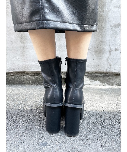 ENVYM（アンビー）の「シリンダーボリュームブーツ（ブーツ・レディース・ブラック/アイボリー・23.5cm/24.5cm/22.5cm）」の6枚目の写真