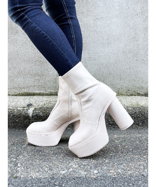 ENVYM（アンビー）の「シリンダーボリュームブーツ（ブーツ・レディース・ブラック/アイボリー・23.5cm/24.5cm/22.5cm）」の7枚目の写真