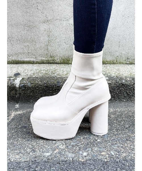 ENVYM（アンビー）の「シリンダーボリュームブーツ（ブーツ・レディース・ブラック/アイボリー・23.5cm/24.5cm/22.5cm）」の9枚目の写真