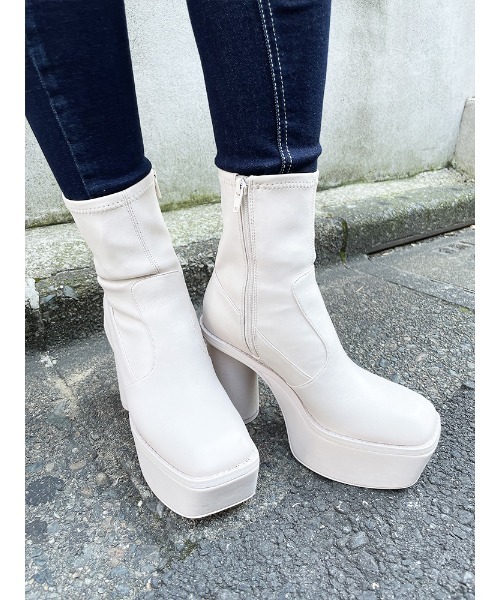 ENVYM（アンビー）の「シリンダーボリュームブーツ（ブーツ・レディース・ブラック/アイボリー・23.5cm/24.5cm/22.5cm）」の11枚目の写真