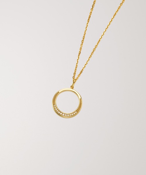 PAS TIERRA（パティエラ）の「【Carillon】ムーンロングネックレス(70cm)（ネックレス・レディース・イエローゴールド・FREE）」の4枚目の写真