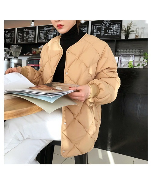 Ritzy(リッツィー)の「大人シルエット ノーカラーキルトジャケット(その他アウター・レディース・ブラック/ベージュ/オフホワイト/ライトベージュ・FREE)」の1枚目の写真