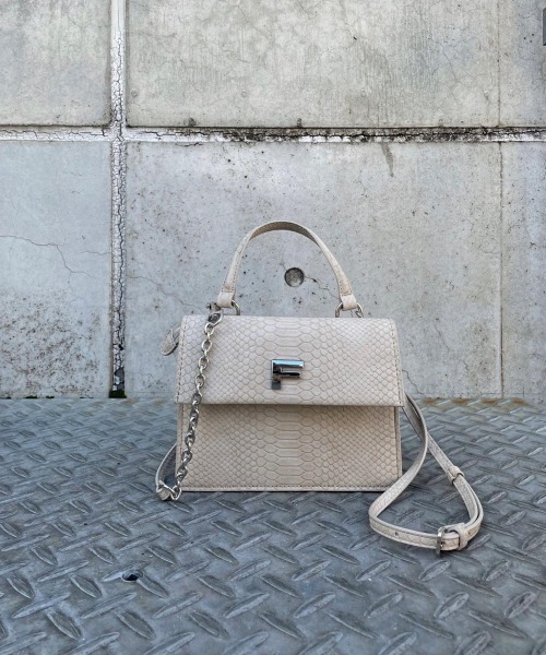 FIG&VIPER(フィグアンドバイパー)の「型押しクロコ2WAYBAG(ショルダーバッグ・レディース・カーキ/ベージュ/ブラック・FREE)」の3枚目の写真