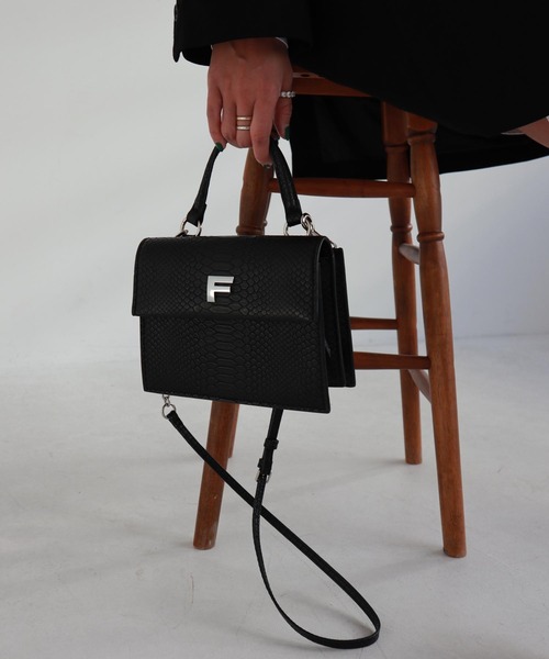 FIG&VIPER(フィグアンドバイパー)の「型押しクロコ2WAYBAG(ショルダーバッグ・レディース・カーキ/ベージュ/ブラック・FREE)」の2枚目の写真