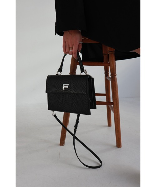 FIG&VIPER(フィグアンドバイパー)の「型押しクロコ2WAYBAG(ショルダーバッグ・レディース・カーキ/ベージュ/ブラック・FREE)」の5枚目の写真