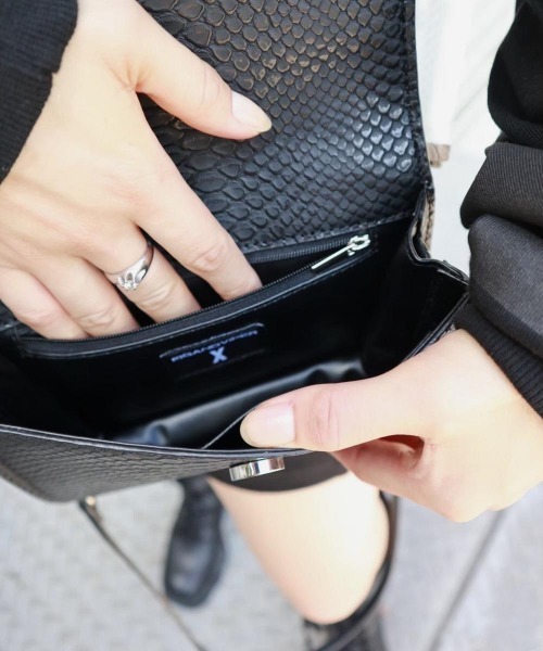 FIG&VIPER(フィグアンドバイパー)の「型押しクロコ2WAYBAG(ショルダーバッグ・レディース・カーキ/ベージュ/ブラック・FREE)」の21枚目の写真