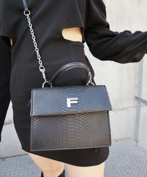 FIG&VIPER(フィグアンドバイパー)の「型押しクロコ2WAYBAG(ショルダーバッグ・レディース・カーキ/ベージュ/ブラック・FREE)」の17枚目の写真