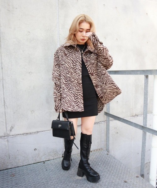 FIG&VIPER(フィグアンドバイパー)の「型押しクロコ2WAYBAG(ショルダーバッグ・レディース・カーキ/ベージュ/ブラック・FREE)」の16枚目の写真