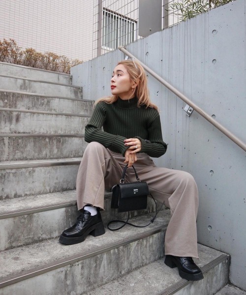 FIG&VIPER(フィグアンドバイパー)の「型押しクロコ2WAYBAG(ショルダーバッグ・レディース・カーキ/ベージュ/ブラック・FREE)」の13枚目の写真