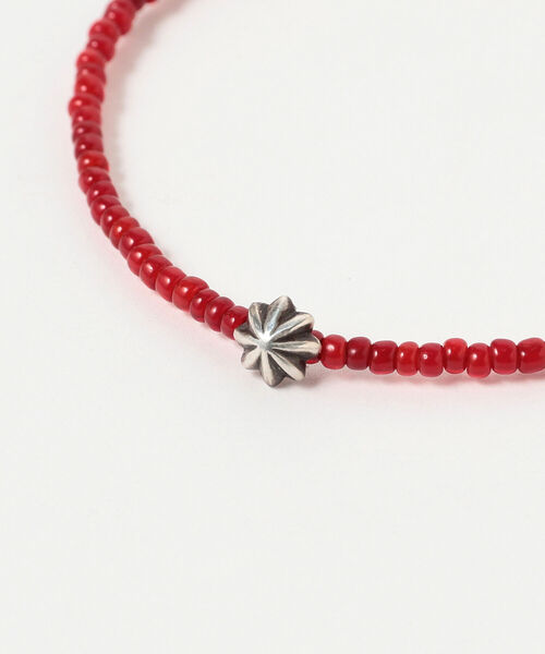 BEAMS BOY（ビームスボーイ）の「ROSETTA PRAYER / ホワイトハーツ ビーズ アンクレット（アンクレット・レディース・レッド/ブルー・ONE SIZE）」の5枚目の写真