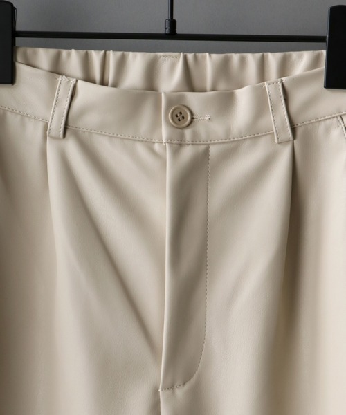 SITRY(シトリー)の「synthetic leather tailored flared pants/フェイクレザー テーラード ブーツカット フレアパンツ(スラックス・メンズ・ブラック/アイボリー・M/L)」の3枚目の写真