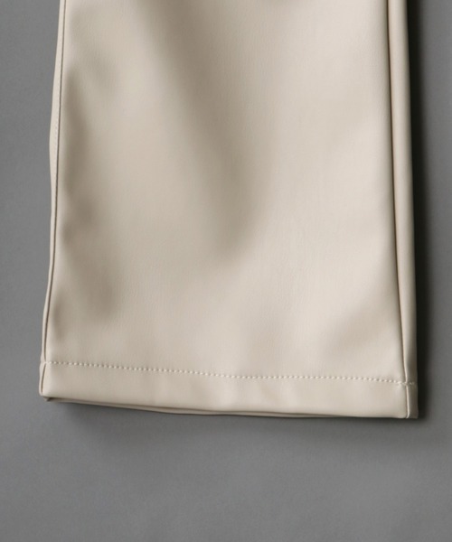 SITRY(シトリー)の「synthetic leather tailored flared pants/フェイクレザー テーラード ブーツカット フレアパンツ(スラックス・メンズ・ブラック/アイボリー・M/L)」の5枚目の写真