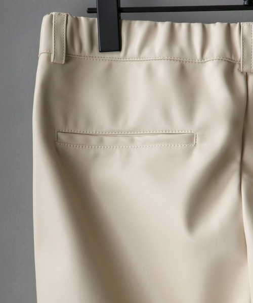 SITRY(シトリー)の「synthetic leather tailored flared pants/フェイクレザー テーラード ブーツカット フレアパンツ(スラックス・メンズ・ブラック/アイボリー・M/L)」の6枚目の写真