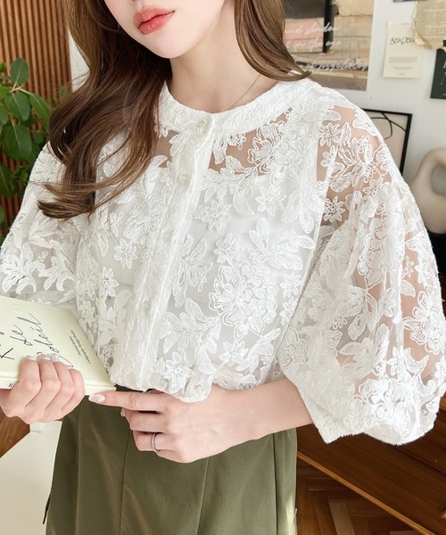 moment+（モーメントプラス）の「フラワー刺繍レース クルーネック