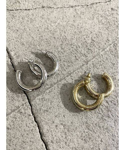 EMODA（エモダ）の「タンクフープピアス（ピアス（両耳用）・レディース・シルバー/ゴールド・FREE）」の3枚目の写真
