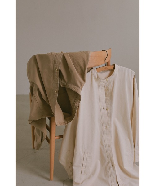 LA PEAU DE GEM(ラポドゥジェム)の「【LA PEAU DE GEM】カットオフロングシャツ(シャツ/ブラウス・レディース・ベージュ/アイボリー・FREE)」の19枚目の写真