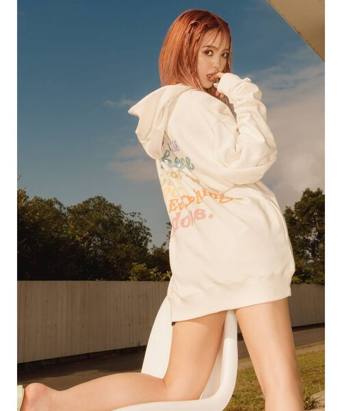 CALNAMUR（カルナムール）の「裏毛バックロゴフーディ（パーカー・レディース・ブラック/アイボリー・FREE）」の19枚目の写真