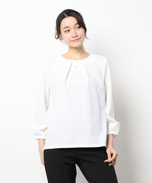 BELLUNA PLUS（ベルーナ）の「ＢＥＬＬＵＮＡ　ＦＯＲＭＡＬ　洗えるネックアクセ付ブラウス（シャツ/ブラウス・レディース・ブラック/オフホワイト・MEDIUM/LARGE/X-LARGE）」の7枚目の写真