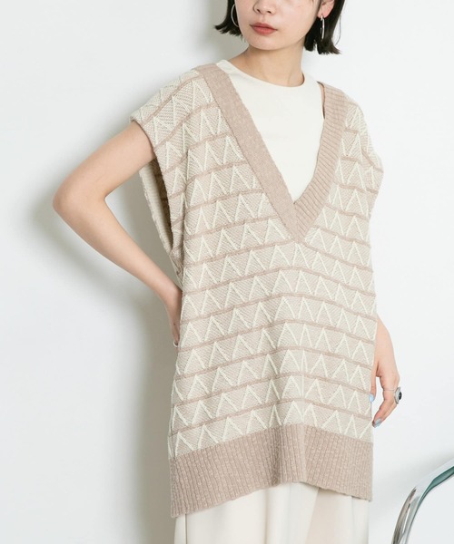 KBF（ケイビーエフ）の「ジャガードVネックベスト（ベスト・レディース・グリーン系その他/ベージュ系その他/ブラック系その他・ONE）」の4枚目の写真
