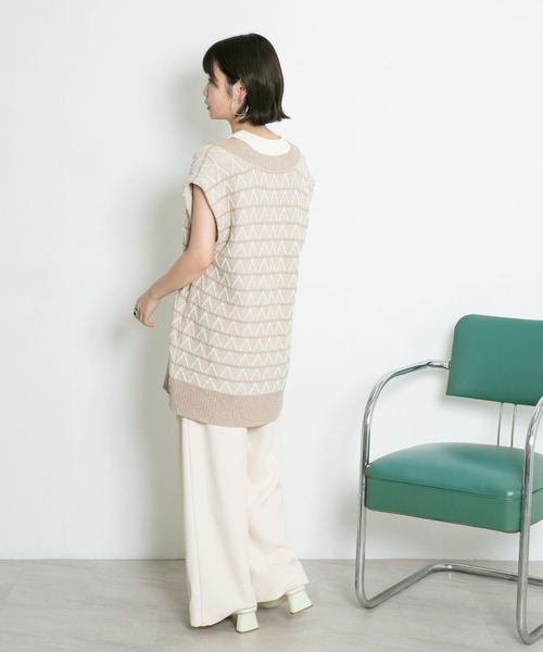 KBF（ケイビーエフ）の「ジャガードVネックベスト（ベスト・レディース・グリーン系その他/ベージュ系その他/ブラック系その他・ONE）」の8枚目の写真