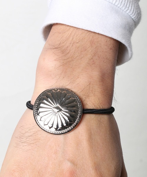 ANCHOR（アンカー）の「スタンプワーク ヘアゴム ビッグ クリア フラワー（ヘアゴム・メンズ・ゴールド/シルバー・FREE）」の2枚目の写真