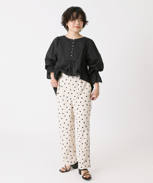 B.C STOCK(ベーセーストック)の「エンブロイダリー カフスブラウス◆(シャツ/ブラウス・レディース・ホワイト/ブラック/レッド・FREE)」の4枚目の写真