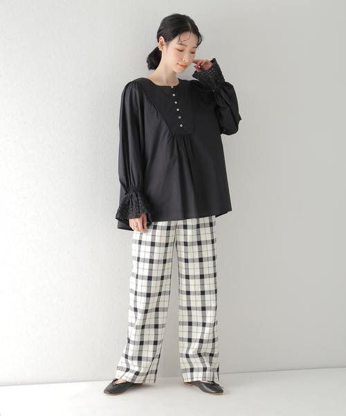 B.C STOCK(ベーセーストック)の「エンブロイダリー カフスブラウス◆(シャツ/ブラウス・レディース・ホワイト/ブラック/レッド・FREE)」の17枚目の写真