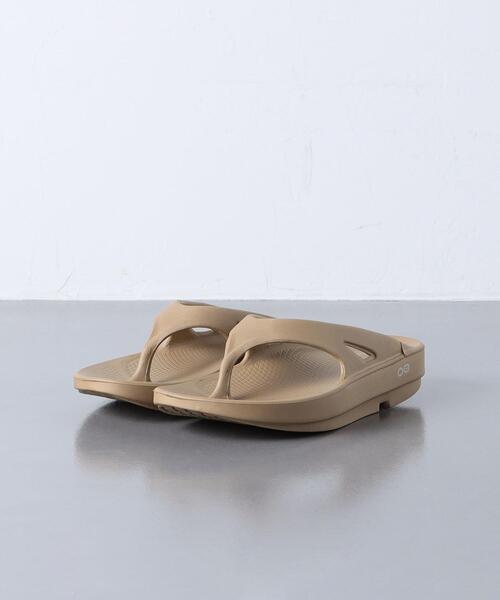 OOFOS（ウーフォス）の「＜OOFOS (ウーフォス) ＞OOriginal サンダル（サンダル・レディース・ホワイト/ブラック/ベージュ・5/7/6/8）」の6枚目の写真