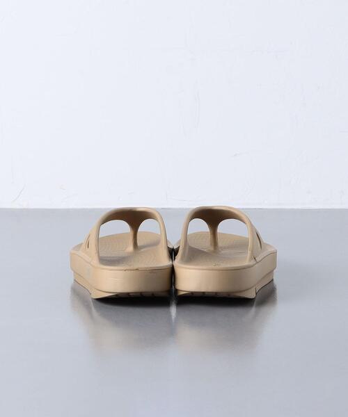 OOFOS（ウーフォス）の「＜OOFOS (ウーフォス) ＞OOriginal サンダル（サンダル・レディース・ホワイト/ブラック/ベージュ・5/7/6/8）」の7枚目の写真