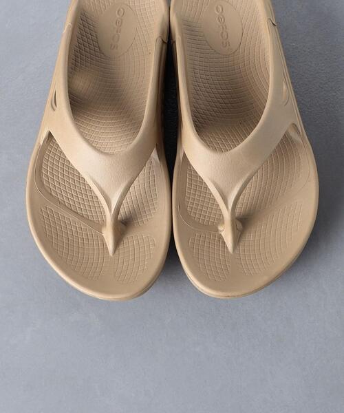 OOFOS（ウーフォス）の「＜OOFOS (ウーフォス) ＞OOriginal サンダル（サンダル・レディース・ホワイト/ブラック/ベージュ・5/7/6/8）」の8枚目の写真