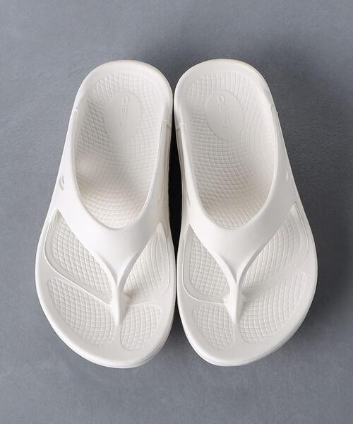 OOFOS（ウーフォス）の「＜OOFOS (ウーフォス) ＞OOriginal サンダル（サンダル・レディース・ホワイト/ブラック/ベージュ・5/7/6/8）」の14枚目の写真