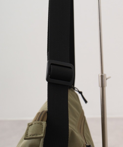 anello（アネロ）の「anello GRANDE 軽量撥水ミニショルダーBAG（ショルダーバッグ・メンズ・ライトブルー/ネイビー/オリーブ/マスタード/ライトベージュ/ブラック・FREE）」の18枚目の写真