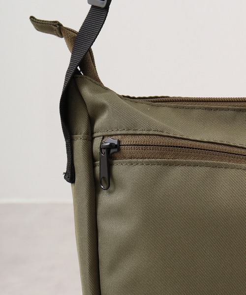 anello（アネロ）の「anello GRANDE 軽量撥水ミニショルダーBAG（ショルダーバッグ・メンズ・ライトブルー/ネイビー/オリーブ/マスタード/ライトベージュ/ブラック・FREE）」の20枚目の写真