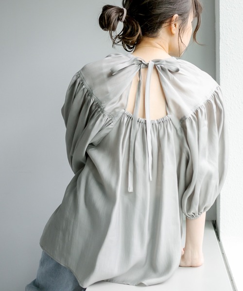 PUAL CE CIN（ピュアルセシン）の「【Du noir】シアーバックリボン ギャザーブラウス（シャツ/ブラウス・レディース・グレー/オフホワイト・FREE）」の2枚目の写真
