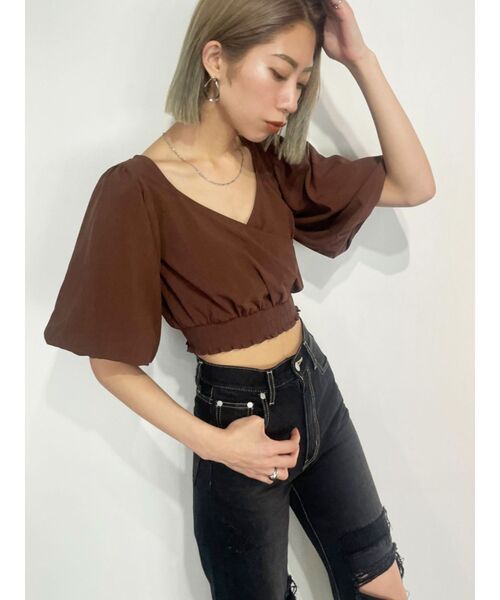 EMODA（エモダ）の「クロップクロストップ（Tシャツ/カットソー・レディース・アイボリー/ブラック/ブルー/ブラウン・FREE）」の5枚目の写真