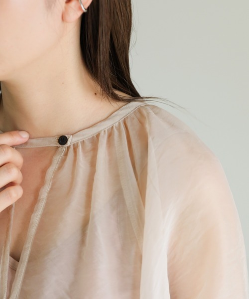 select MOCA(セレクトモカ)の「【ZOZO限定】シアーボリュームパフ袖2wayプルオーバー(シャツ/ブラウス・レディース・ブラック/ピンク/カーキブラウン/ライトベージュ・FREE)」の14枚目の写真