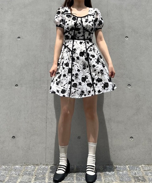 titty&Co. PETIT(ティティアンドコープティ)の「【titty&Co.PETIT】パイピングフラワープリントワンピース(ワンピース・レディース・マルチ・FREE)」の5枚目の写真