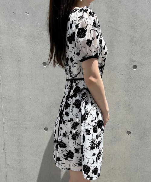 titty&Co. PETIT(ティティアンドコープティ)の「【titty&Co.PETIT】パイピングフラワープリントワンピース(ワンピース・レディース・マルチ・FREE)」の2枚目の写真