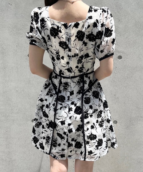 titty&Co. PETIT(ティティアンドコープティ)の「【titty&Co.PETIT】パイピングフラワープリントワンピース(ワンピース・レディース・マルチ・FREE)」の3枚目の写真