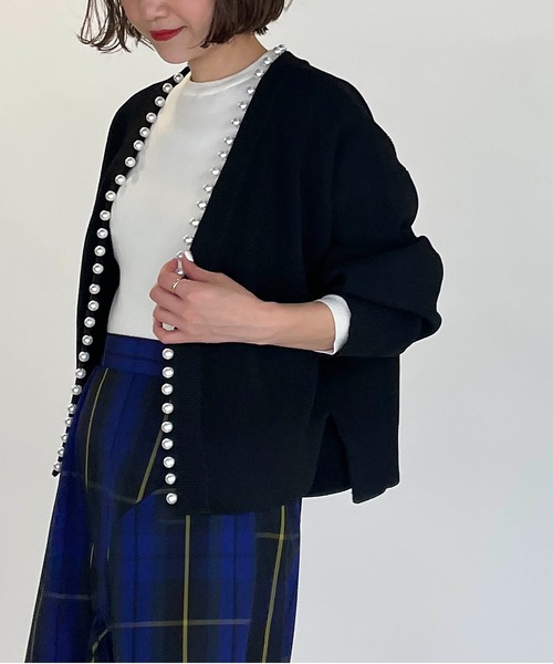 PICCIN（ピッチン）の「襟パール付きボリュームカーディガン（カーディガン/ボレロ・レディース・ブラック/ネイビー/サーモンピンク・M）」の5枚目の写真